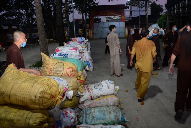 Continuing to support people in need in the Covid-19 pandemic of Hoang Phap Pagoda (series 2)